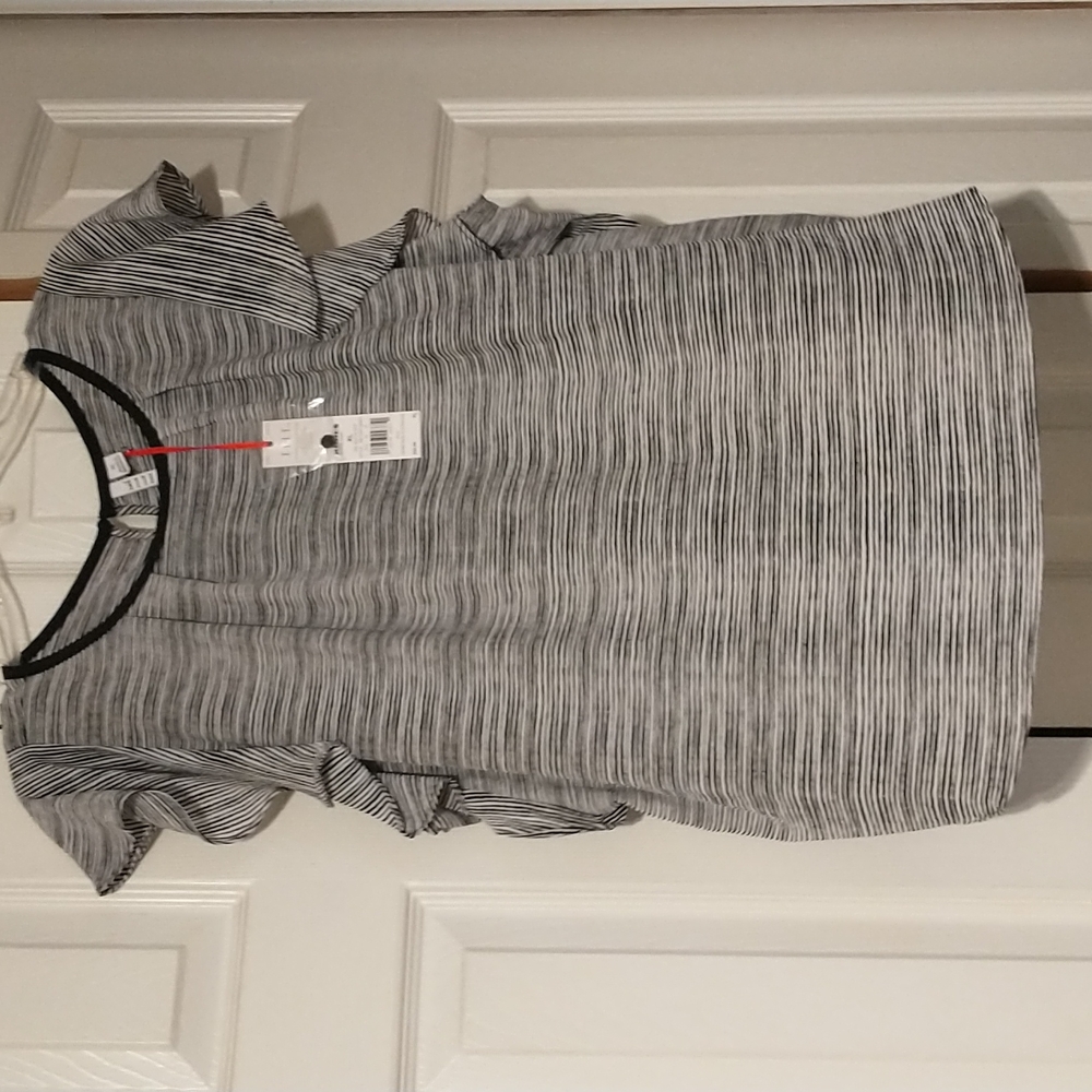 Elle flutter sleeve top, black & white, XL NWT
